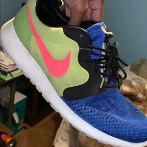 Nike Roshe Run Magista Size 10 used blue red yello